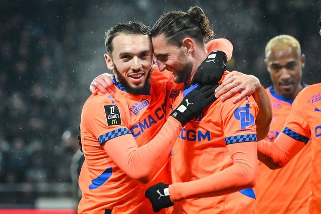 Rabiot e Gouiri a celebrarem o primeiro golo do Marselha