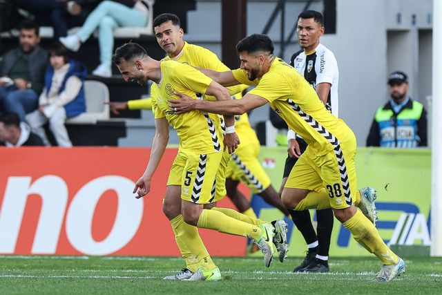 Calor algarvio não conseguiu derreter o gelo madeirense (crónica)