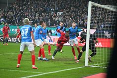 Myron Boadu marca ao Holstein Kiel