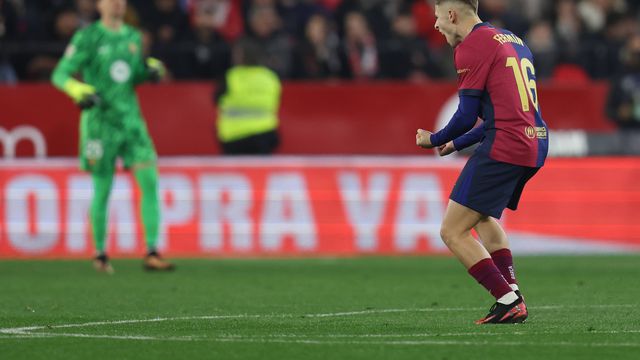Fermín festeja golo marcado no Sevilha-Barcelona (IMAGO)