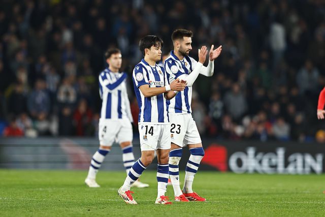 Jogadores da Real Sociedad festejam vitória