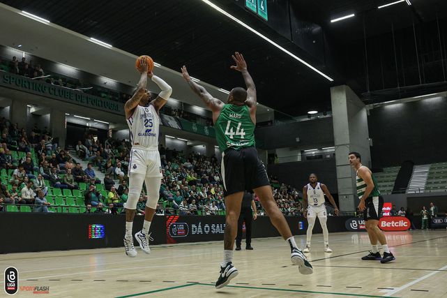 Jogo de basquetebol entre o Sporting e o FC Porto. Foto FPB