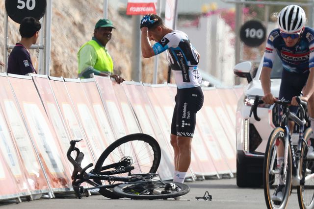 Vídeo: Ruben Guerreiro cai em Omã e vai ser reavaliado