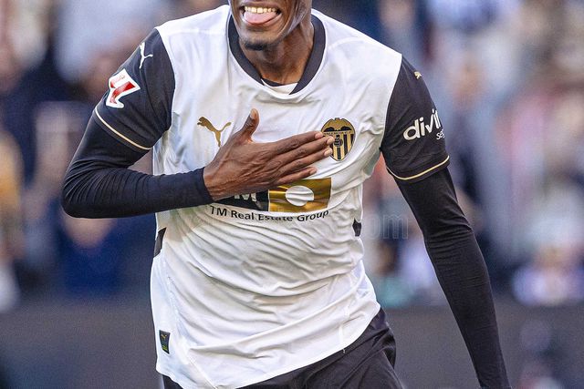 Vídeo: André Almeida assiste e Mosquera estreia-se a marcar pelo Valência