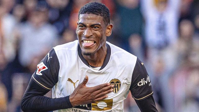 Vídeo: André Almeida assiste e Mosquera estreia-se a marcar pelo Valência