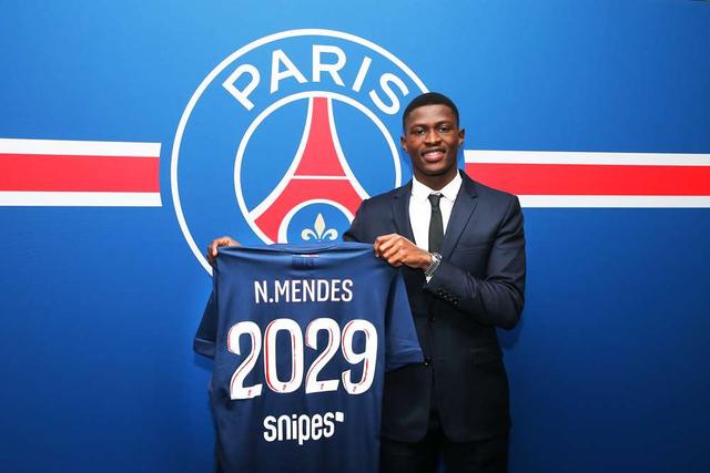 Nuno Mendes chegou em 2021 e está plenamente adaptado ao PSG e a Paris (foto PSG)