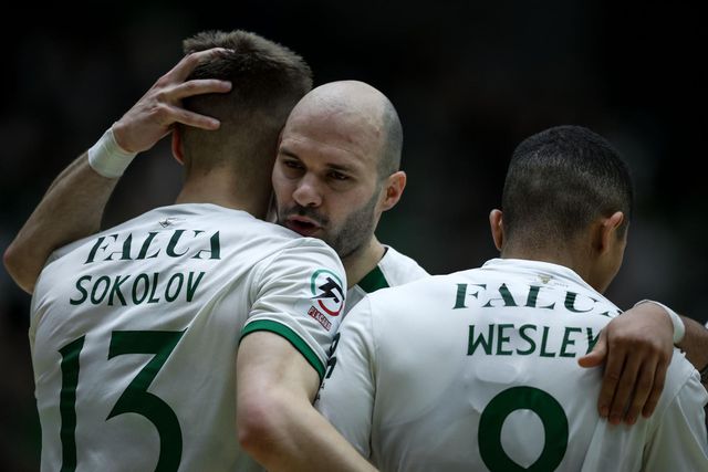 Taynan a festejar o seu golo pelo Sporting