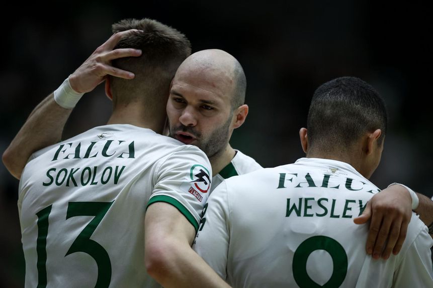 Taynan a festejar o seu golo pelo Sporting