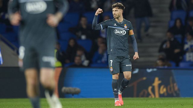 Javi Puado celebra golo à Real Sociedad