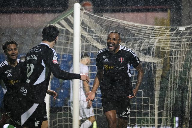 O Casa Pia está em vantagem sobre o Estrela da Amadora com um golo apontado por Cassiano, ainda na primeira parte