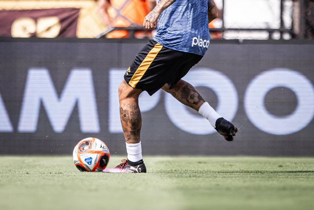 Neymar durante o aquecimento pelo Santos