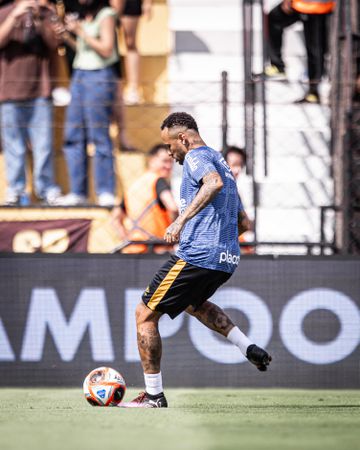 Caixinha de regresso na reestreia de Neymar a titular pelo Santos