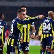 Ex-Benfica Akturkoglu bisou na vitória do Fenerbahçe