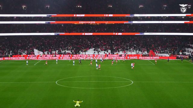 Benfica mostra a 'arte' de Anísio Cabral e há reações imperdíveis