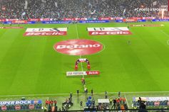 Veja a entrada das equipas no clássico