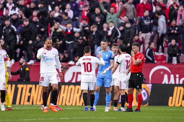 Odysseas Vlachodimos defendeu um penálti em cima do apito final
