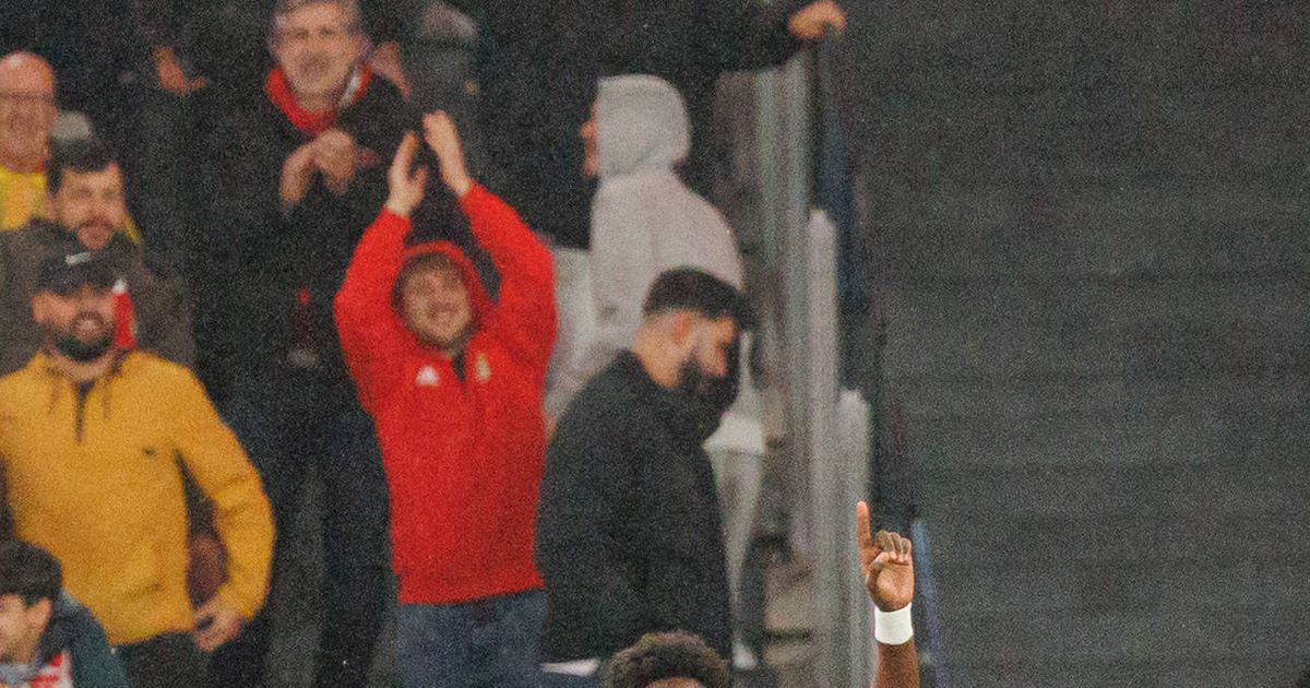 «Anísio já conseguiu roubar a vaga de Ivanovic»