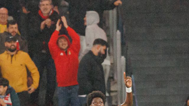 «Anísio já conseguiu roubar a vaga de Ivanovic»