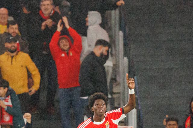 «Anísio já conseguiu roubar a vaga de Ivanovic»