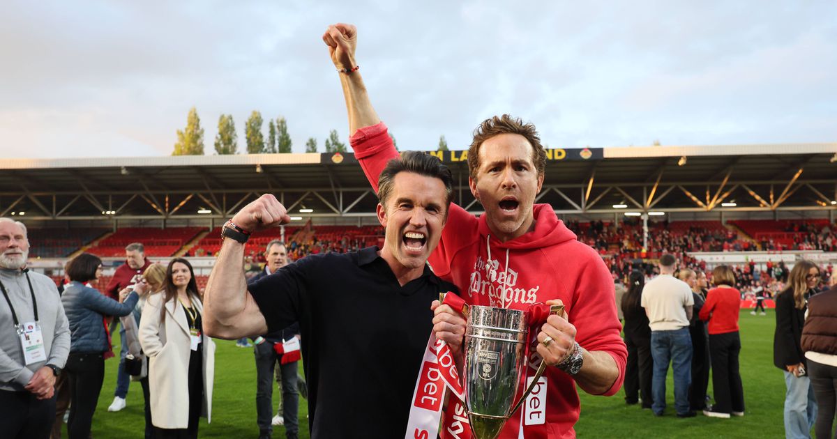 Estrelas de Hollywood celebram 5 anos no Wrexham: «Ainda não entendemos o desporto a 100%»