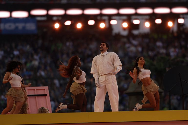 Bad Bunny no intervalo do Super Bowl: cultura latino-americana destacada com referências a todos os países americanos, do Chile ao Canadá