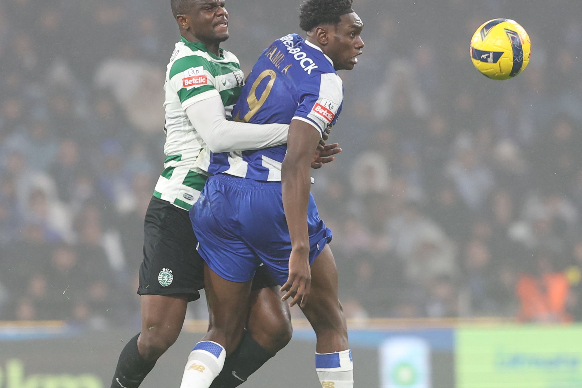 Diomande e Samu em disputa acesa. Foto Catarina Morais/KAPTA +