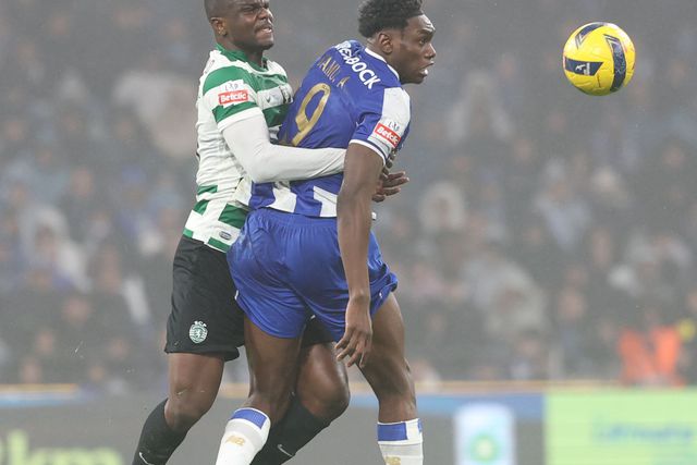 Diomande e Samu em disputa acesa. Foto Catarina Morais/KAPTA +