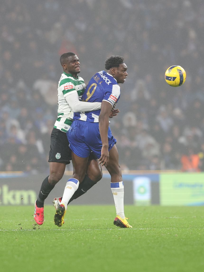 Diomande e Samu em disputa acesa. Foto Catarina Morais/KAPTA +