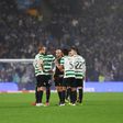 Os jogadores do Sporting reclamaram de falta sobre Hjulmand no lance do golo do FC Porto (Foto: Catarina Morais / Kapta+)