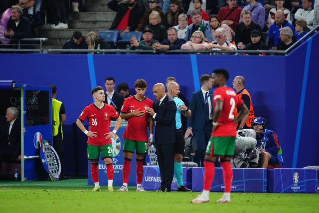 Roberto Martínez a dar indicações a João Félix