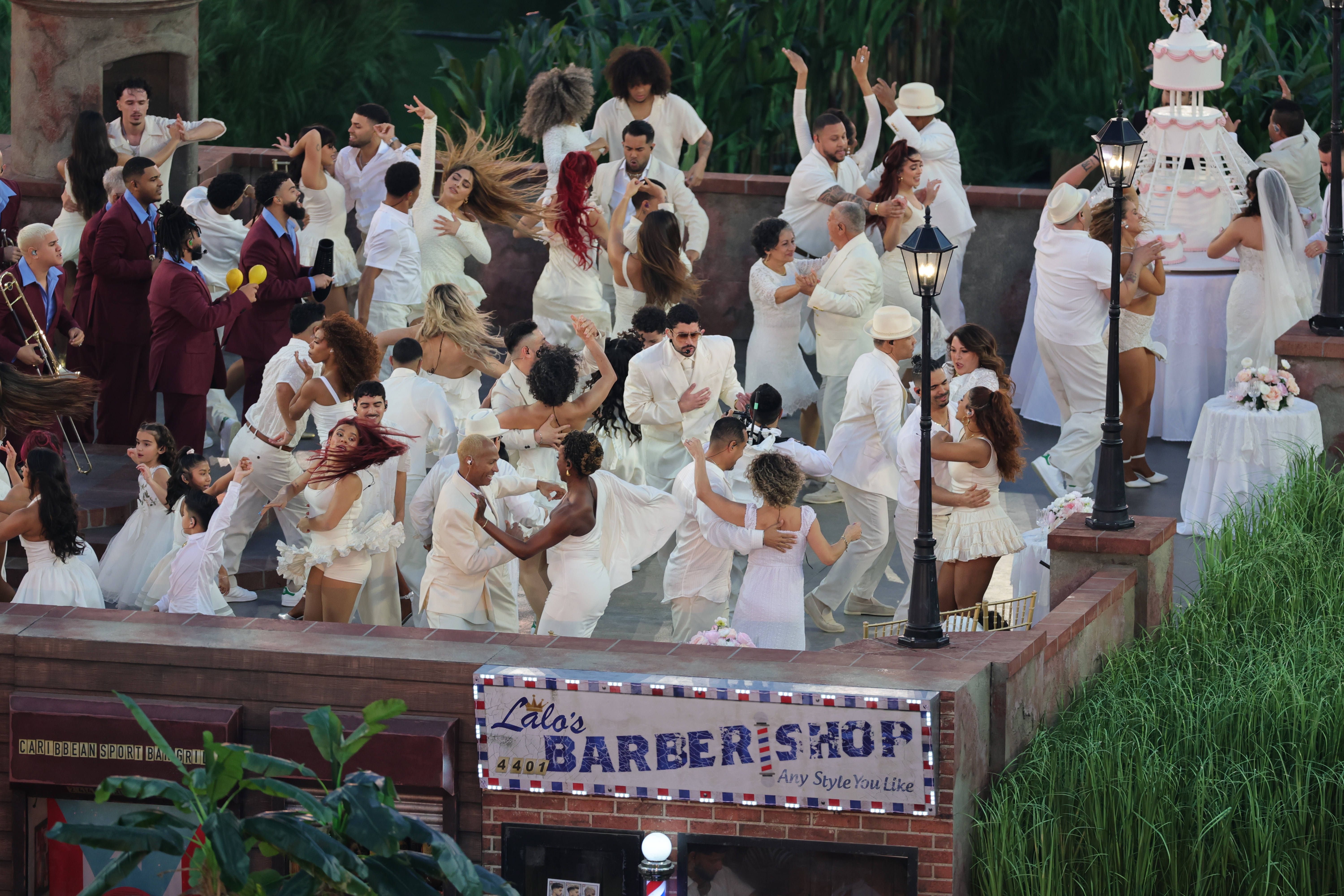 Bad Bunny no intervalo do Super Bowl: cultura latino-americana destacada com referências a todos os países americanos, do Chile ao Canadá