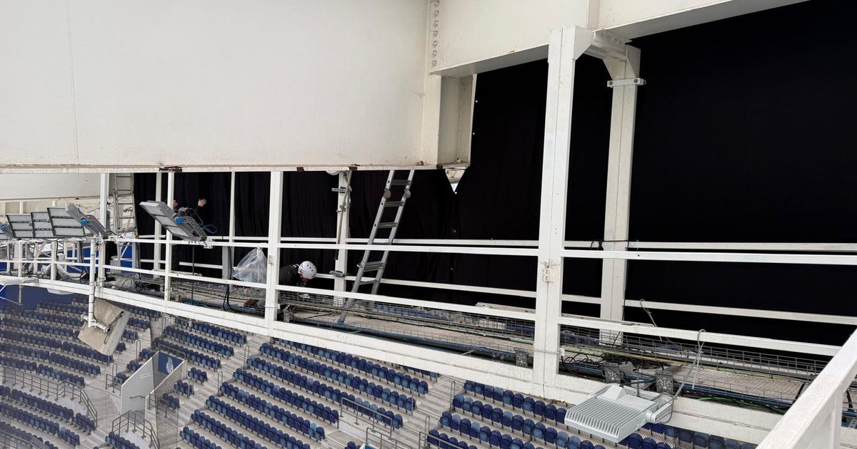 Setor visitante do Estádio do Dragão está com cortinas no teto