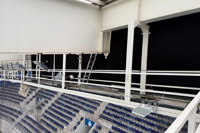 As cortinas colocadas no teto do setor visitante do Estádio do Dragão (Foto DR)