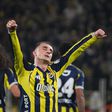Kerem Aktukoglu a festejar o bis pelo Fenerbahçe, aliviado