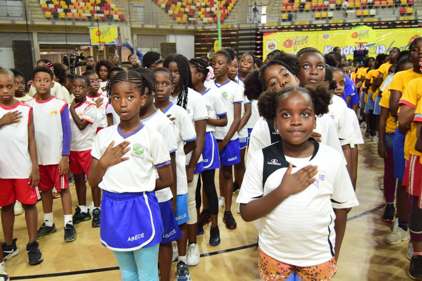 Milhares de criuanças participaram na 1.ª estapa do Kandengola Fest-2026, em Luanda, modalidade mini-basquetebol