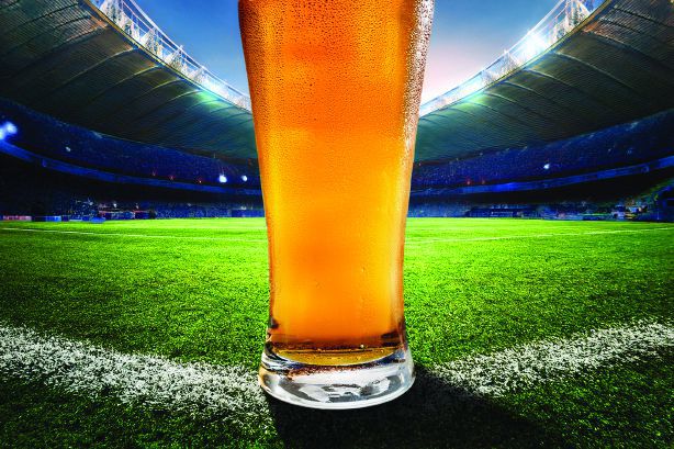 Gestor defende venda de cerveja nos estádios. IMagem gerada por inteligência artificial