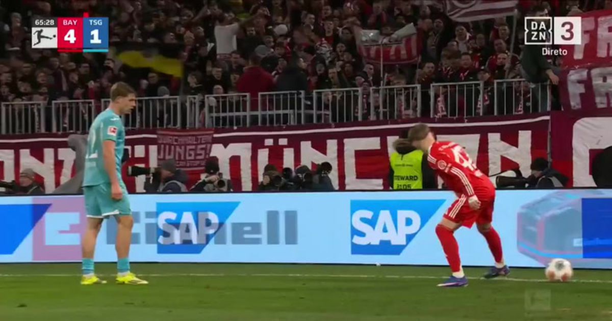 Prodígio do Bayern quis brincar, mas esqueceu-se… da bola e rival não perdoou