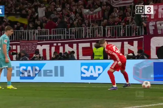 Prodígio do Bayern quis brincar, mas esqueceu-se… da bola e rival não perdoou
