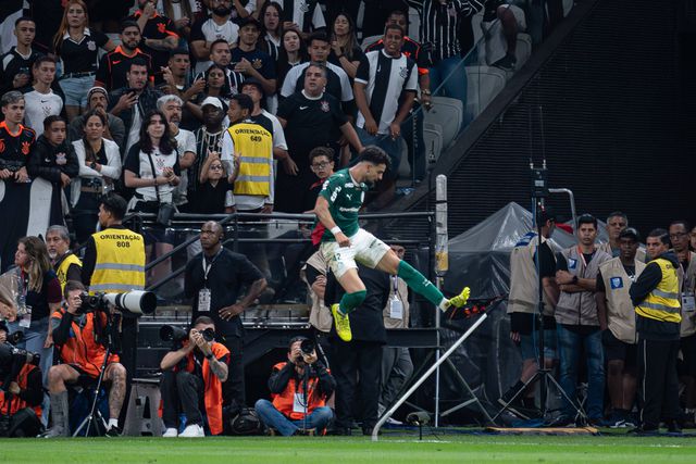 Flaco López com celebração polémica após golo ao Corinthians que colocou o Palmeiras nos quartos de final do Paulistão