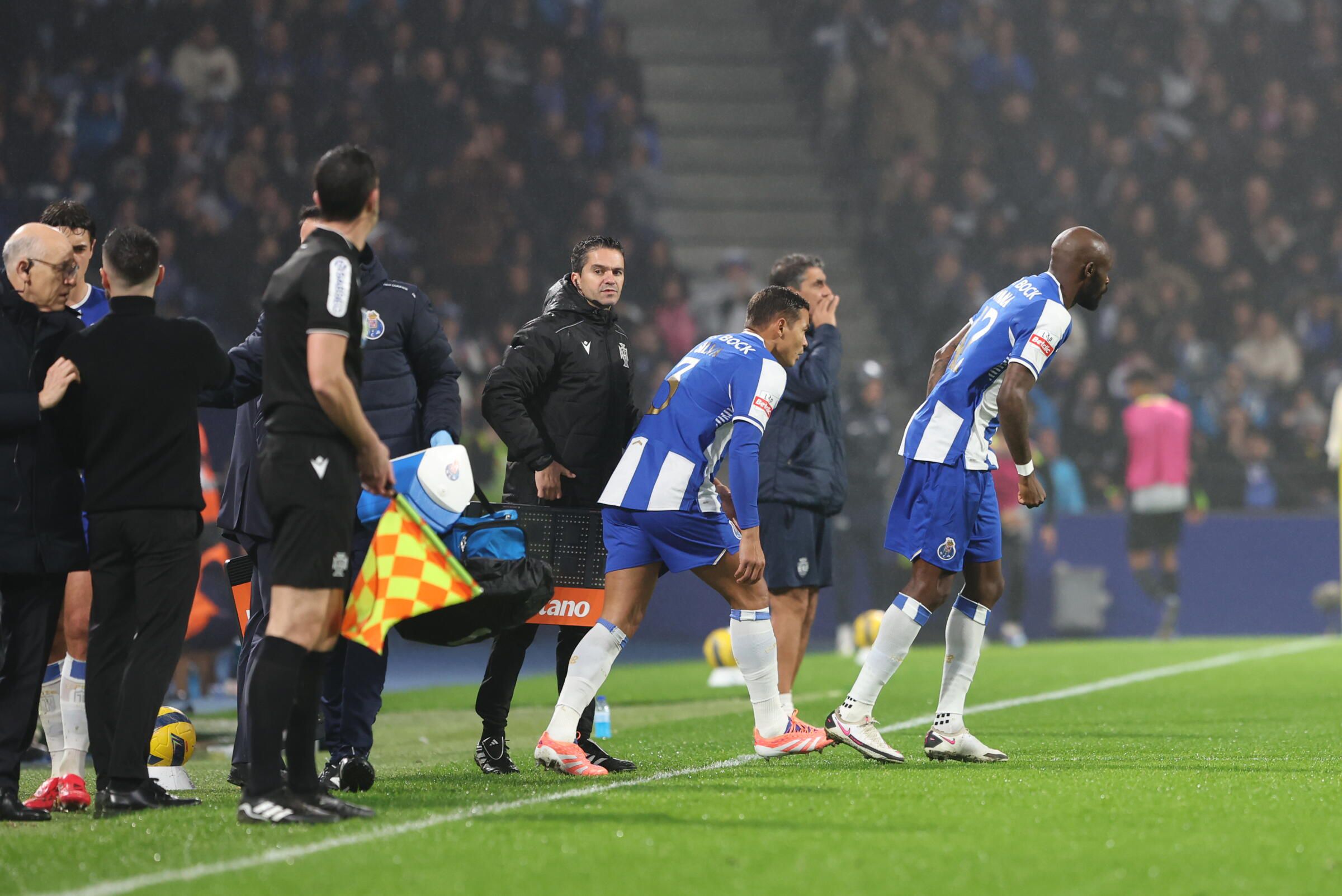 Na 2.ª parte, Seko Fofana entrou (63') ao mesmo tempo que Thiago Silva (Foto: Catarina Morais / Kapta+)