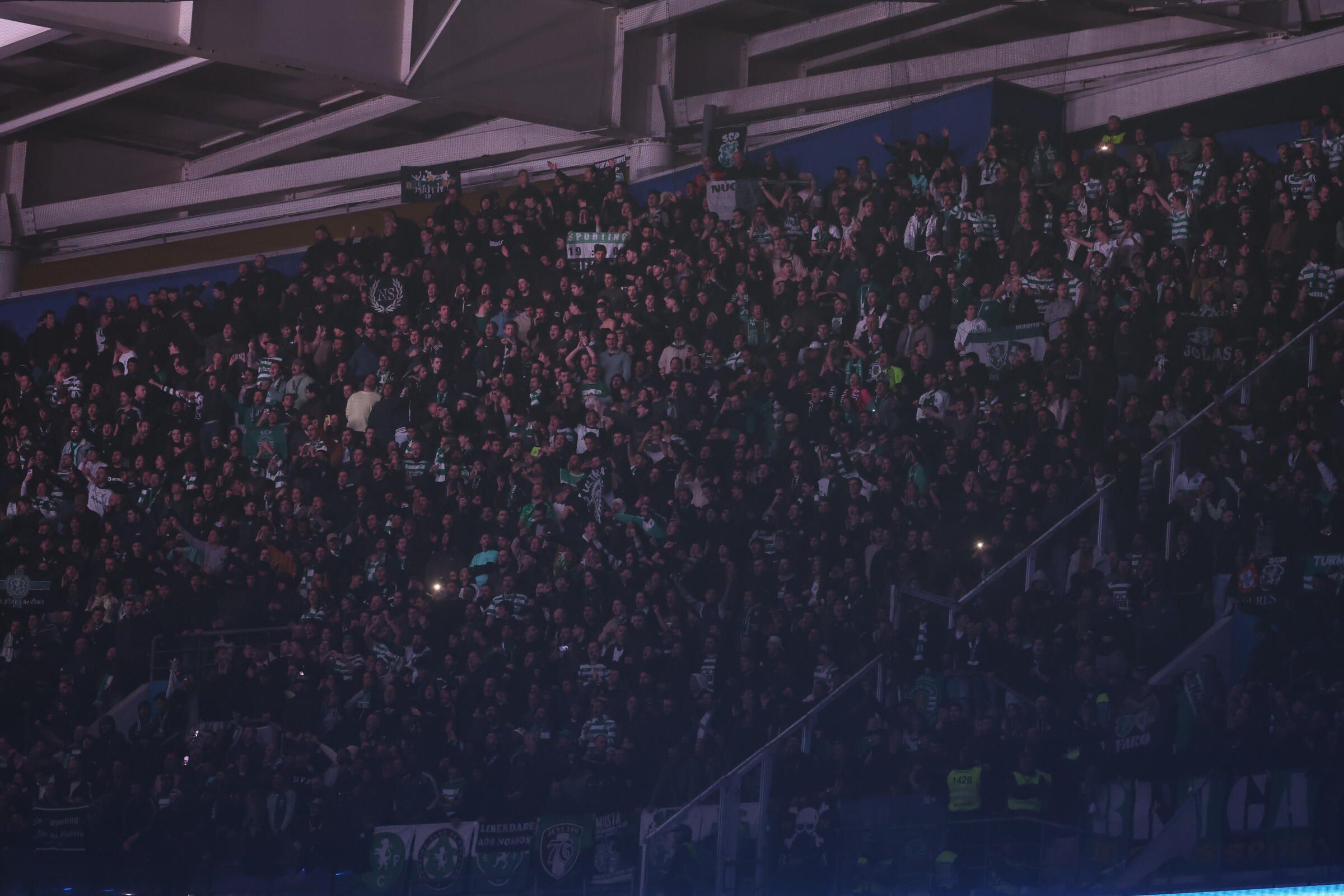 Adeptos do Sporting no Dragão (Foto: Catarina Morais / Kapta+)