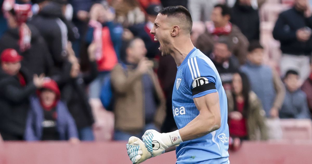 Vlachodimos defendeu penálti decisivo aos 90+8' com a ajuda da... esposa