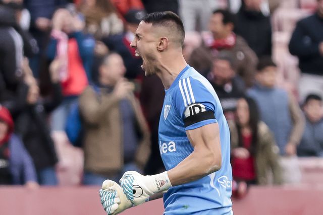 Odysseas Vlachodimos, ex-Benfica, salvou um ponto ao Sevilha