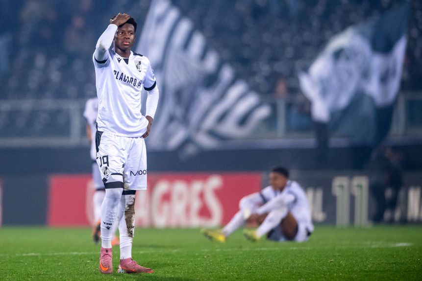 Camara marcou o segundo golo do Vitória na derrota (2-3) em casa do Arouca