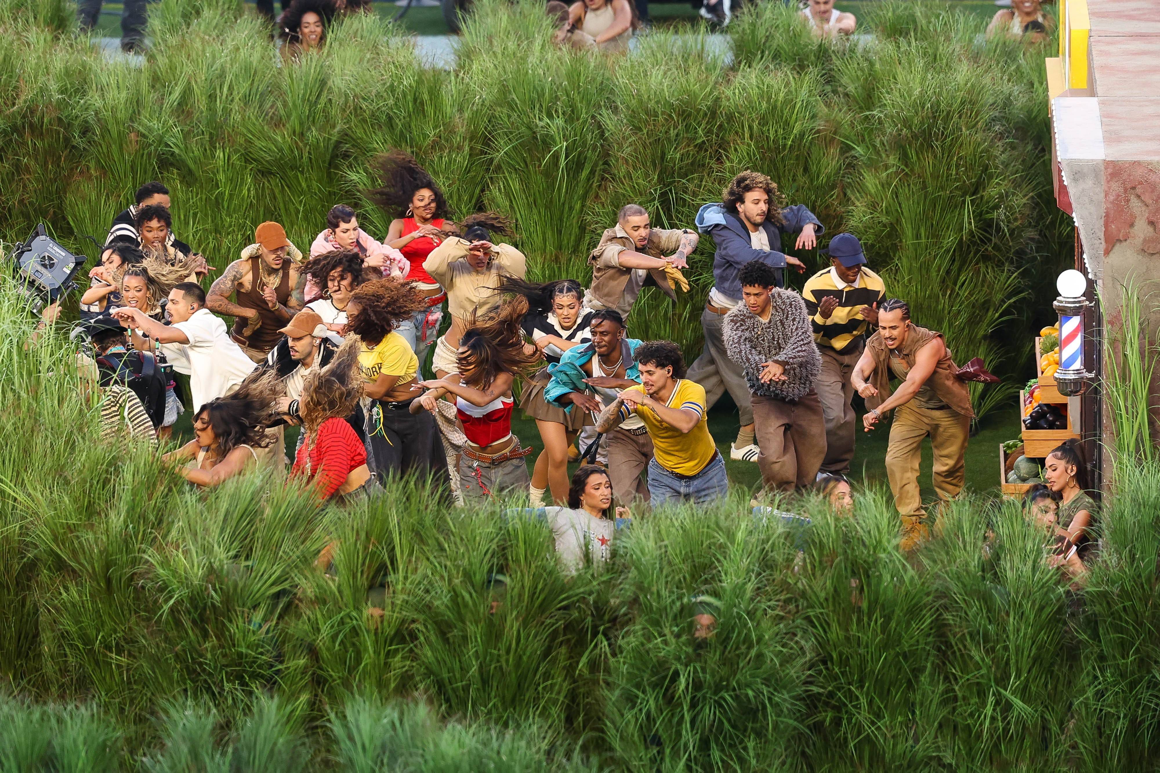Bad Bunny no intervalo do Super Bowl: cultura latino-americana destacada com referências a todos os países americanos, do Chile ao Canadá