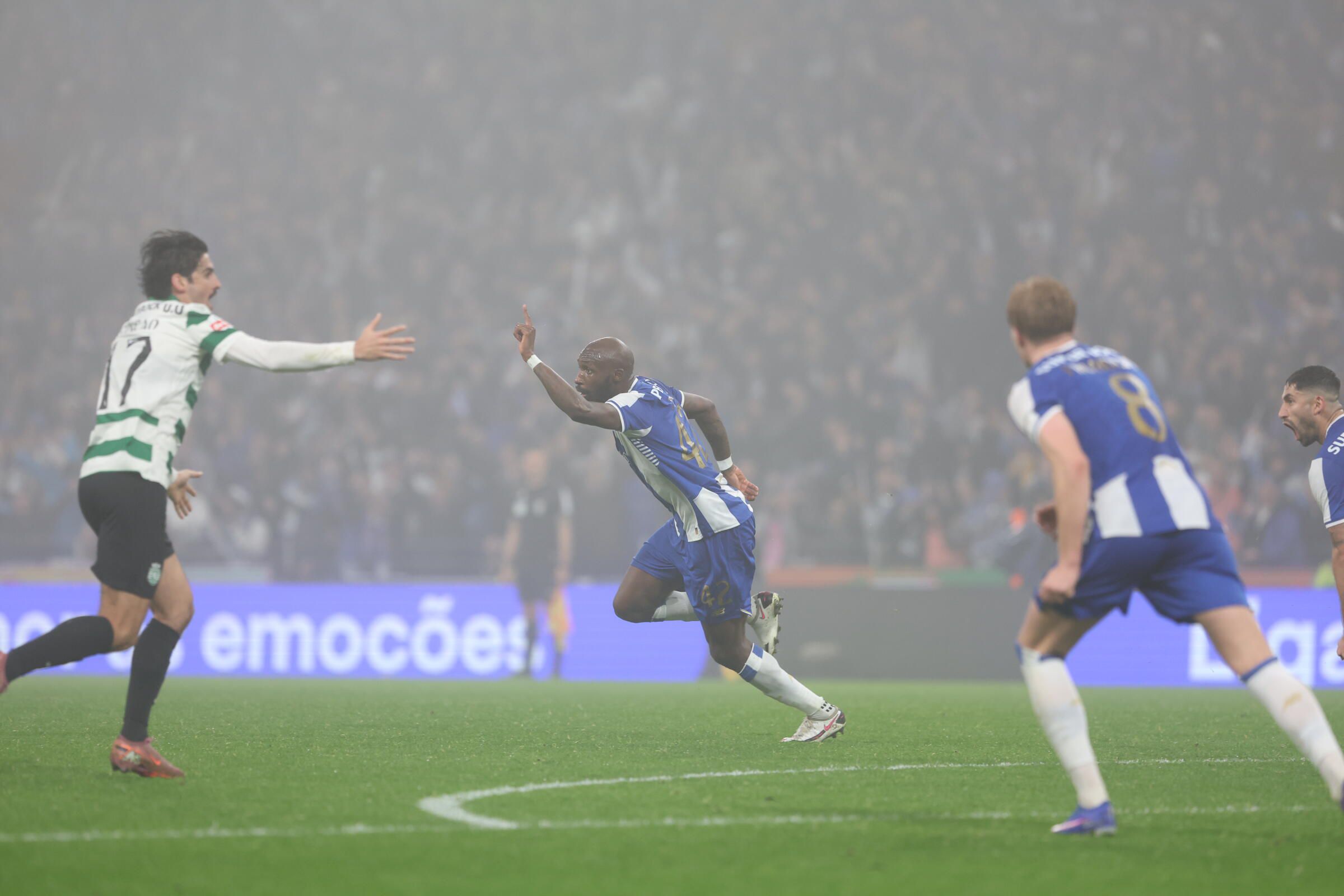 Festejos de Seko Fofana (Foto: Catarina Morais / Kapta+)