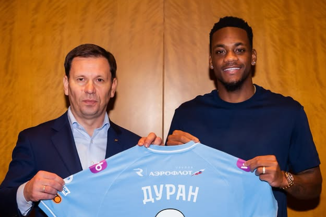 Jhon Durán vai usar a camisola número 9 no Zenit - Foto: Zenit