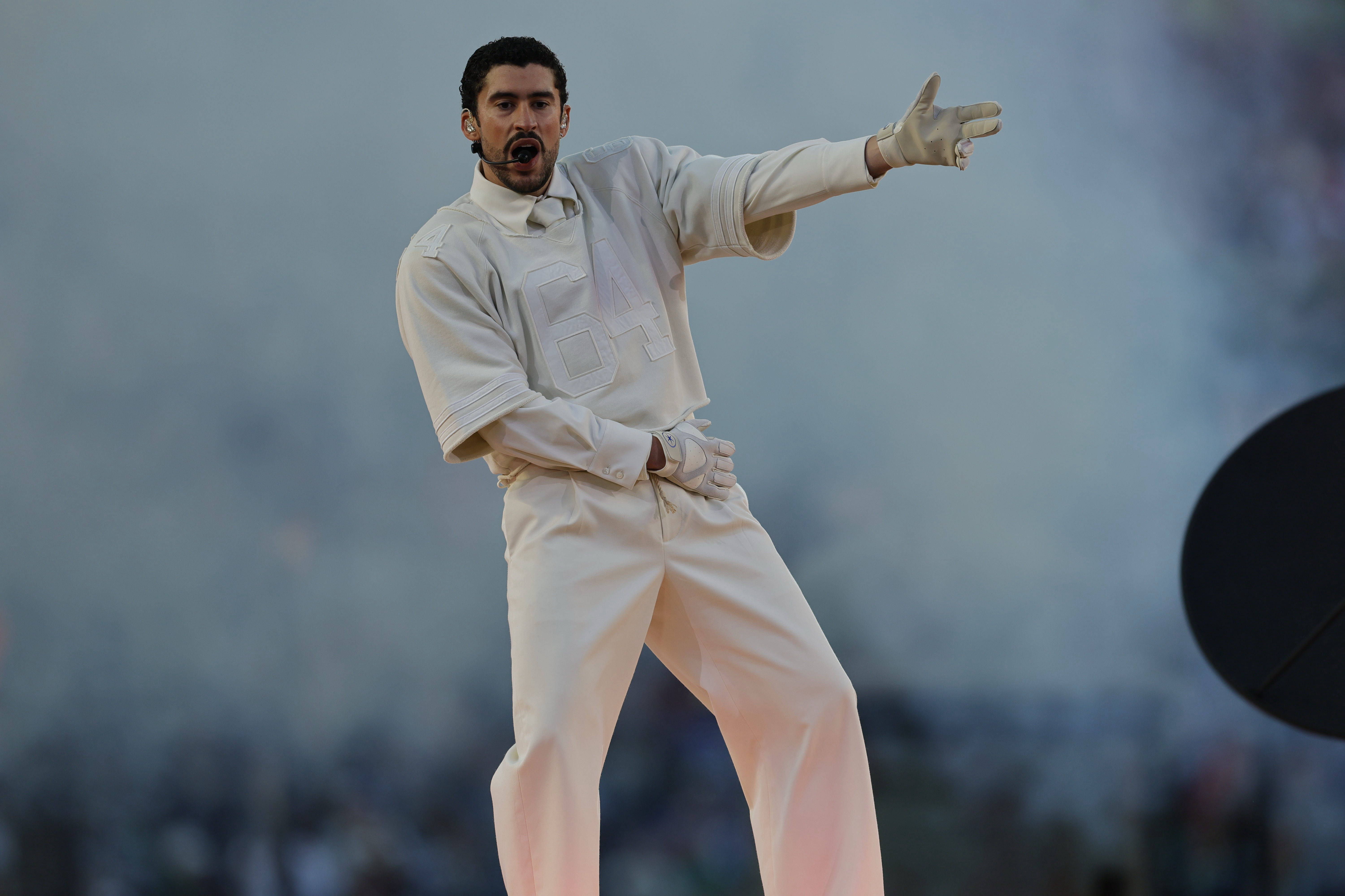 Bad Bunny no intervalo do Super Bowl: cultura latino-americana destacada com referências a todos os países americanos, do Chile ao Canadá