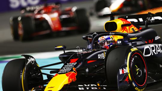 Max Verstappen confirma favoritismo na Arábia Saudita