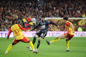 Lens vence Brest em jogo especial para jogador português